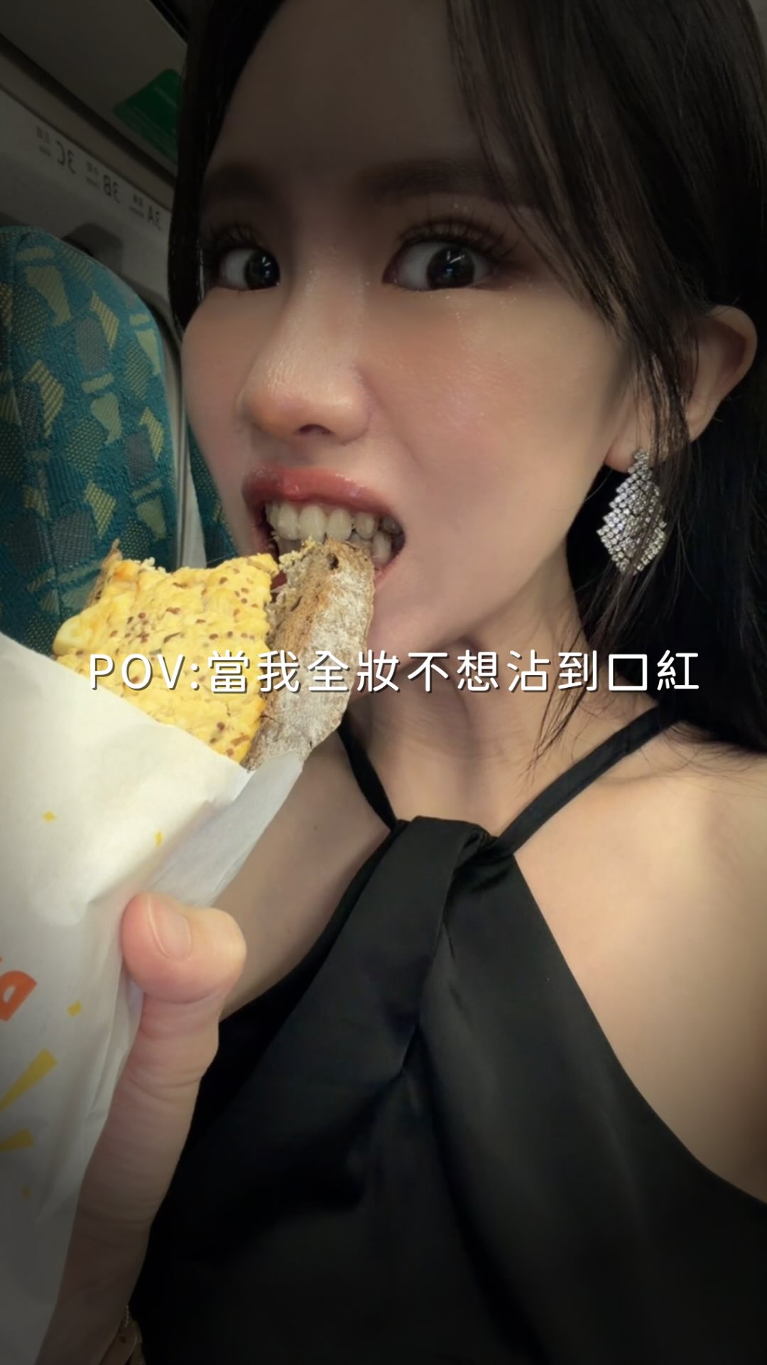 懂吧懂吧懂吧🤣
女人都懂！
為了這個口紅嘴巴開到最大！ 縮圖