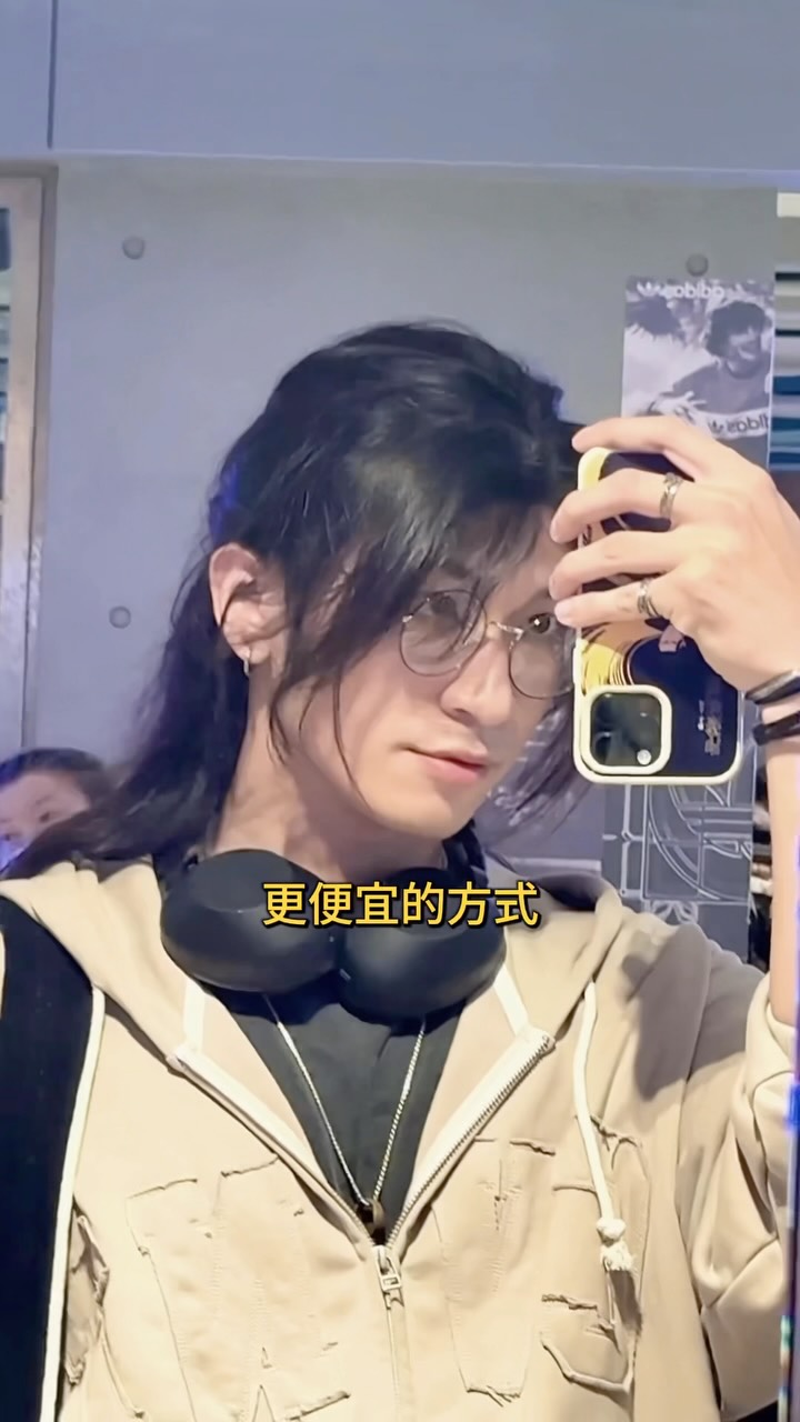 今天老師教眼鏡收納🤓
其實也是我自己苦惱很久突然想到的方式
至於真正的原理有人有更深的理解
或我的講法有太大問題的話歡迎來討論哈哈哈哈哈 縮圖