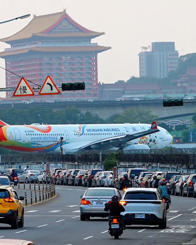 請問飛機這樣在馬路上正常嗎?😱✈️🌤️💐
Is it normal for a plane to be driving on the road like this?😆🚗💐✈️
Happy Thursday...😊♥️✈️🌈こんばんは、本日もお疲れ様でした...😊🍀🌹🥂 🌃週四愉快💐😊💪Feliz quinta feira...☀️🌌Feliz jueves.. 🌤️✈️✌️शुभ गुरुवार🌺🌈✈️خميس سعيد🌄🍻Selamat Hari kamis☘️🌸🌺Selamat hari Khamis🌈⭐🥃สุขสันต์วันพฤหัสบดี☀️🌤️✌️행복한 목요일✈️🚁🛫счастливого четверга,,,,🚀✈️🛸💐Mutlu Perşembe🚁☘️☘️🌤️✌️🌈✈️🍀😊🙏💐🌸
( 合成無し / No Photomontage / 無合成 )
#台灣景點#team_jp_ #カメラ好きな人と繋がりたい#instaviation#松山機場
Video by suda kana (須田カナ +鄭家政) 縮圖