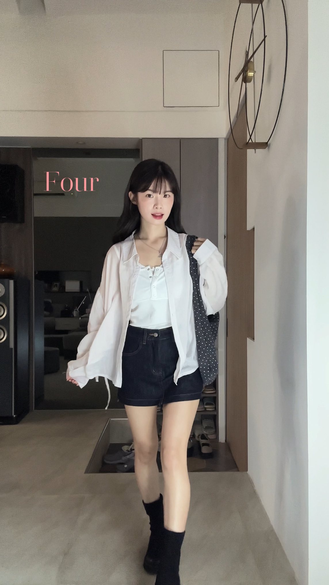 4 outfits from @double.h_h 🌺🤍
Look1&2的短裙真的必收好好看!!
(前幾天在機場穿的蕾絲背心被很多人問 就是look2的!) 縮圖