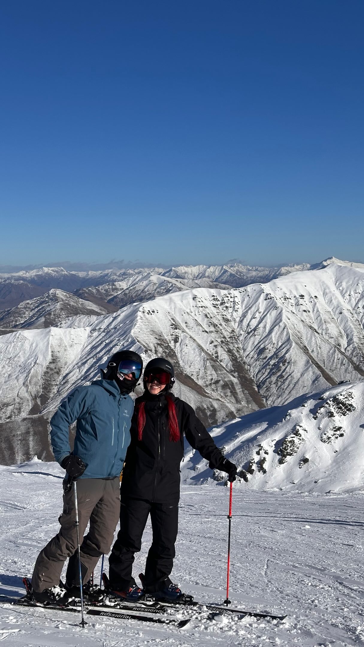 當你找了一個也會滑雪的男朋友⛷️🏂
雖然我們滑一樣的板拿一樣的杖,但我們在一起前就都已經是這組裝備了喔🤣
(我們還有同一款單板一樣是在一起之前就有了,這什麼可怕的默契) 縮圖