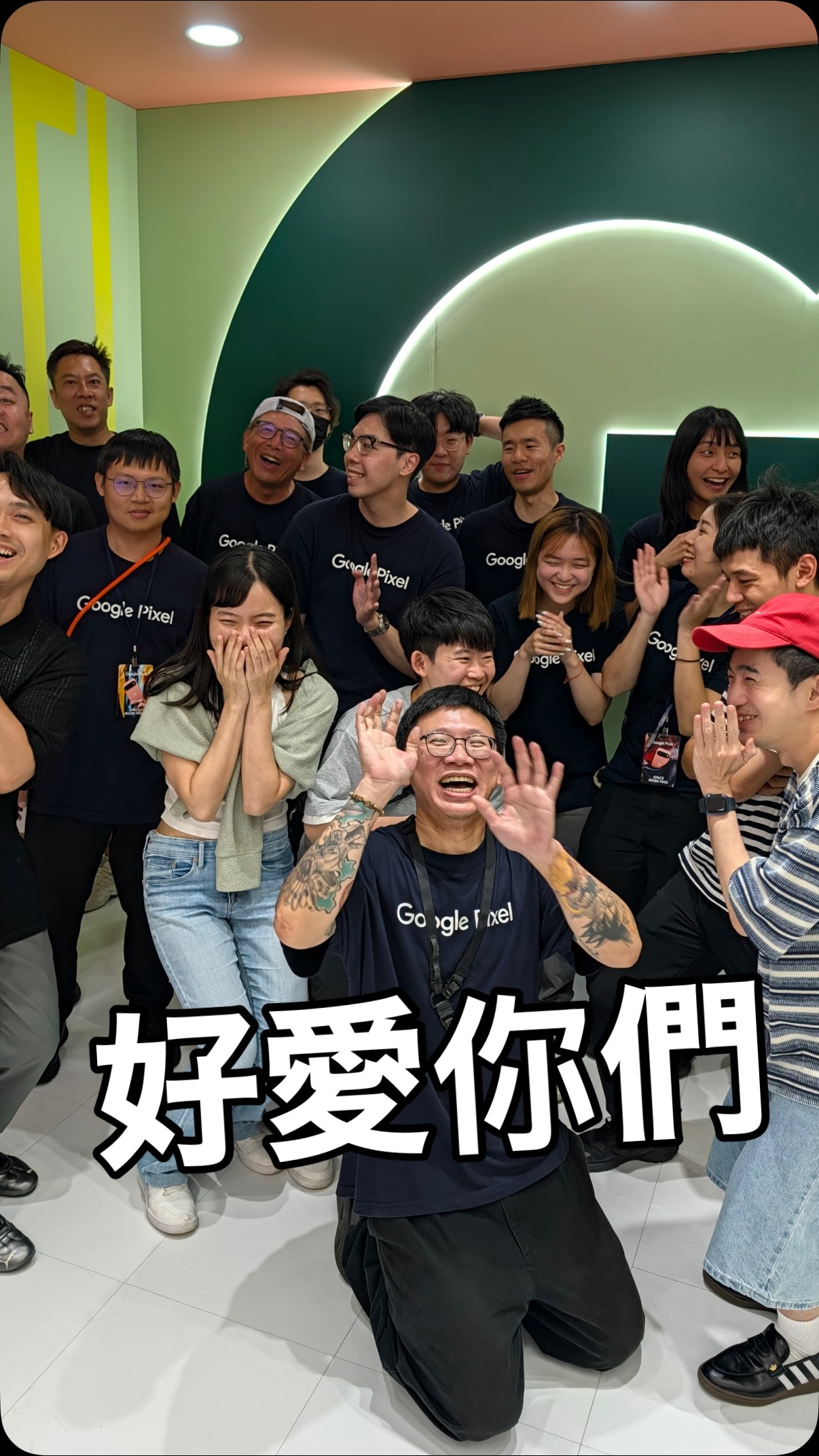 2026年的8月
我第一次接到那麼長時間的活動
但這次的活動
我卻是生命中難忘的成就之一
真的很感謝活動公司找我來這個活動
也很感謝客戶給我最大的自由
(說客戶有點客套我真的把你們當好朋友哈哈哈)
也很感謝夥伴們對我的照顧
還有來我們這邊給我超多想法的好路人們
在第一天跳來跳去的時候
有人說希望你到最後還是有這樣的活力跳下去
最後一天我還是繼續跳下去
因為我真的非常感謝你們
也讓我真心的感受到 Google pixel 11
對手機的用心
我可能是個瘋子
擁有一個不受限的靈魂
但我也感受到你們給我的溫暖和包容
所以我不會讓你們失望
真的超愛你們
我知道之後還會相見
但這一次
我真的很愛很感謝甚至非常珍惜這段時間
❤️❤️🫶🏻
#life #taipei #googlepixel #taiwan #google
人生就來這一次
就好好玩吧! 縮圖
