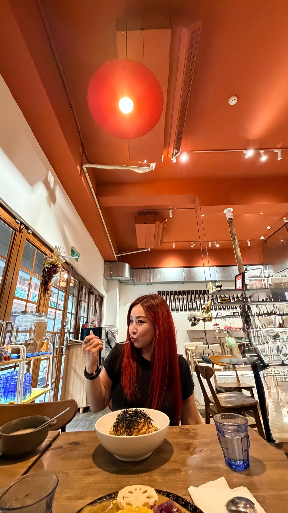 POV: Mommy mode on 🤎
迪化街,
走走拍拍、把每個小瞬間都收進手機裡。
意外發現這家超可愛的日式洋食創意料理
空間很有特色,餐點也很有巧思,好吃又好拍 ✨
Mommy mode = good food, random videos, silly moments, and making memories with my two favorite people.
這些看似平凡的小日子,
大概就是以後最想念的 summer moments. 🤍
#迪化街 #大稻埕美食 #TaipeiFood #MomLife #SummerMoments 縮圖