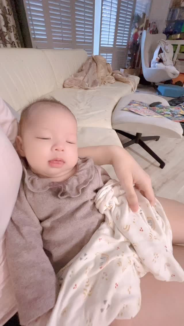 妹妹從嬰兒時期睡熟就是會微笑❤️
我每天都會等她的笑容,療癒我一整天
#babygirl 縮圖