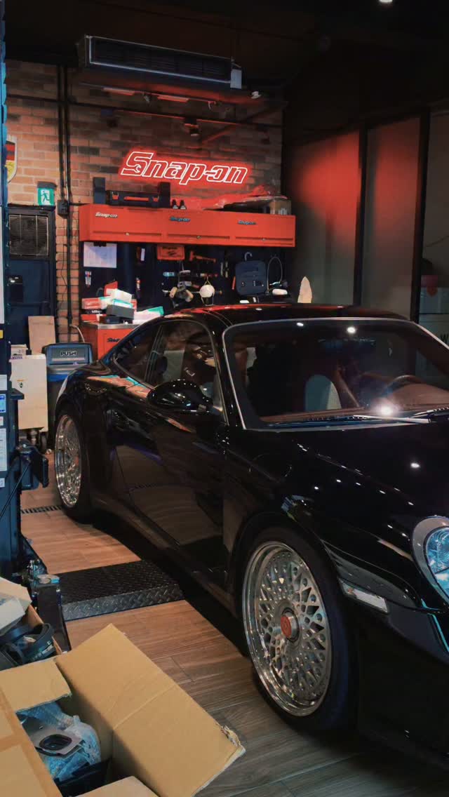 回來 @oldtimer.taipei 定期犀牛皮養護和前保桿修復,保桿真的是消耗品,常常撞到....又可以帥帥的回家了~希望這次撐久一點!
#oldtimer #porsche #porsche911 #porsche997 縮圖