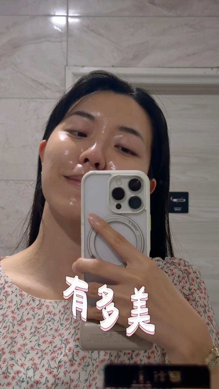 每個月最喜歡的做臉行程🥹
就是這家 @eclat.skin.glow 
整個過程真的超級療癒😌
美容師超漂亮又細心 根本女神!!!
做了超清秀水飛梭+無針水光
居然還有手清痘痘粉刺！！
台北做臉真的大推這家～～✨

#水飛梭 #超清秀水飛梭 #無針水光 #SEYO無針水光 #台北做臉 縮圖