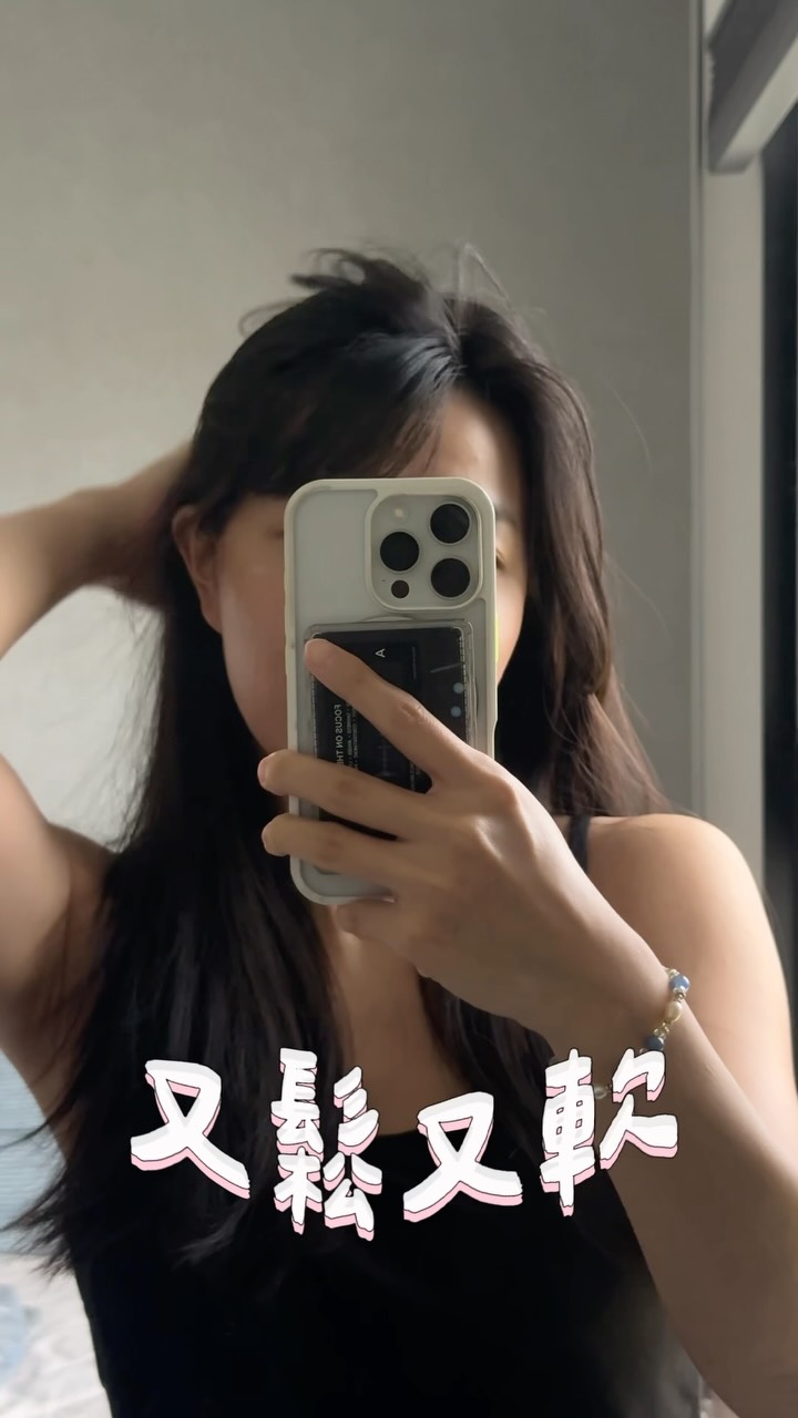 扁塌油頭皮一定懂我😭 
每天洗頭 卻還是看起來像三天沒洗⋯⋯
大推你們A.M Fairyland 胜肽蘊髮賦活洗髮露 
之前看到超訝異 他們居然出洗髮精了😱
而且超好用！！
他裡面有添加複合胜肽、可可殼萃取、水楊酸
幫助調理頭皮、強健髮根！！
我最愛的是他洗起來會涼涼的 超適合夏天🤣

洗完頭髮真的又鬆又軟～
高顱頂直接回來
而且控油但不乾澀
頭髮摸起來很有光澤！！

另外可以再搭配 三胜肽頭皮滾珠精華 
旋轉輕按 直接滾頭皮按摩
他裡面有B5、B3修護成分
還有側柏葉、瑪卡根、雪絨花植萃成分
可以舒緩頭皮、維持髮根蓬鬆！！
而且是免沖洗的 用起來超方便✨
用完之後頭皮真的像深呼吸一樣～～
也不太會有頭皮臭味 超推啊啊啊🔥

#頭皮養護 #油頭救星 #蓬鬆髮根 #洗髮精推薦 #AMFairyland 縮圖