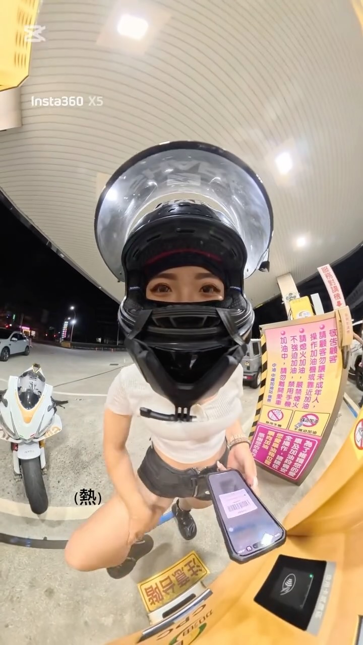 油槍：好了啦。我：你再滴幾滴試試…
#rsv41100factory #aprilia #bikegirl #bikelife #自助加油 縮圖