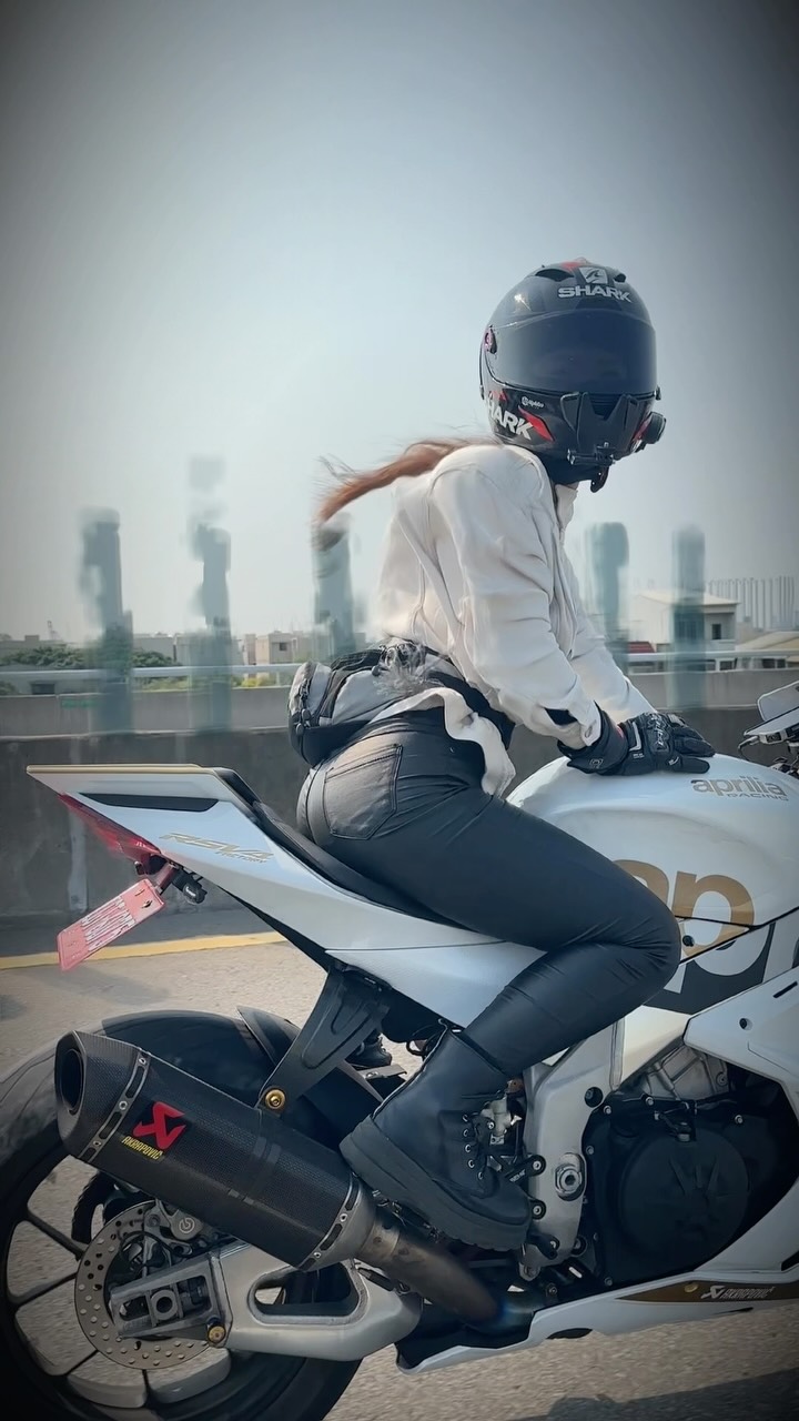投胎錯性別了 真糟糕…
#女工程師 #山貓 #大客車 #賽道 #rsv41100factory 縮圖