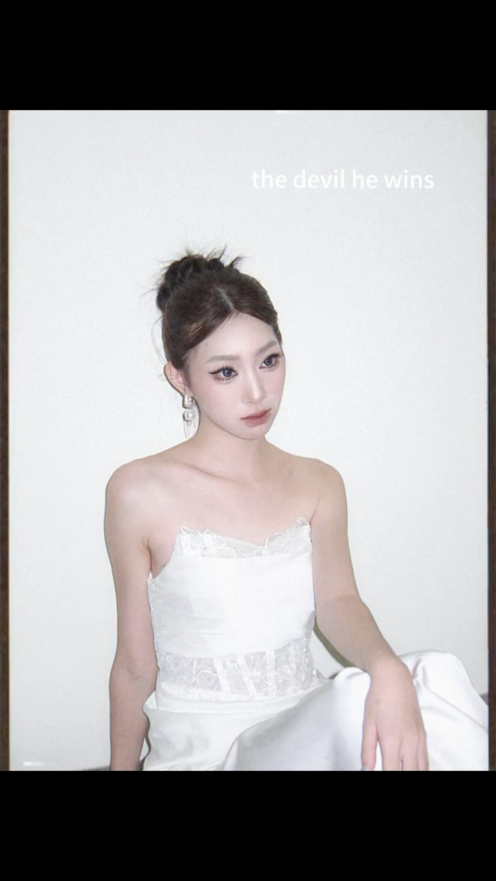 我早就說過 有些感覺只有我能給
-
-
-
講實話 其實是彩妝師才能給
他真的把我變得好漂亮
Makeup / @makeupvian 縮圖