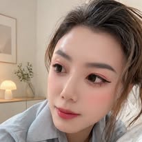 🌸小小✌🏻很愛美日常 Instagram 創作者頭像