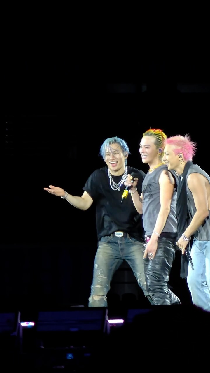 從出發前就在等待這一刻!👑
-
第一次在首爾看 #BIGBANG 演唱會
根本行軍之旅
每天累到燈還開著就拿著手機睡著
但心靈真的是大大滿足
最後還是忍不住哭惹嗚嗚嗚 縮圖