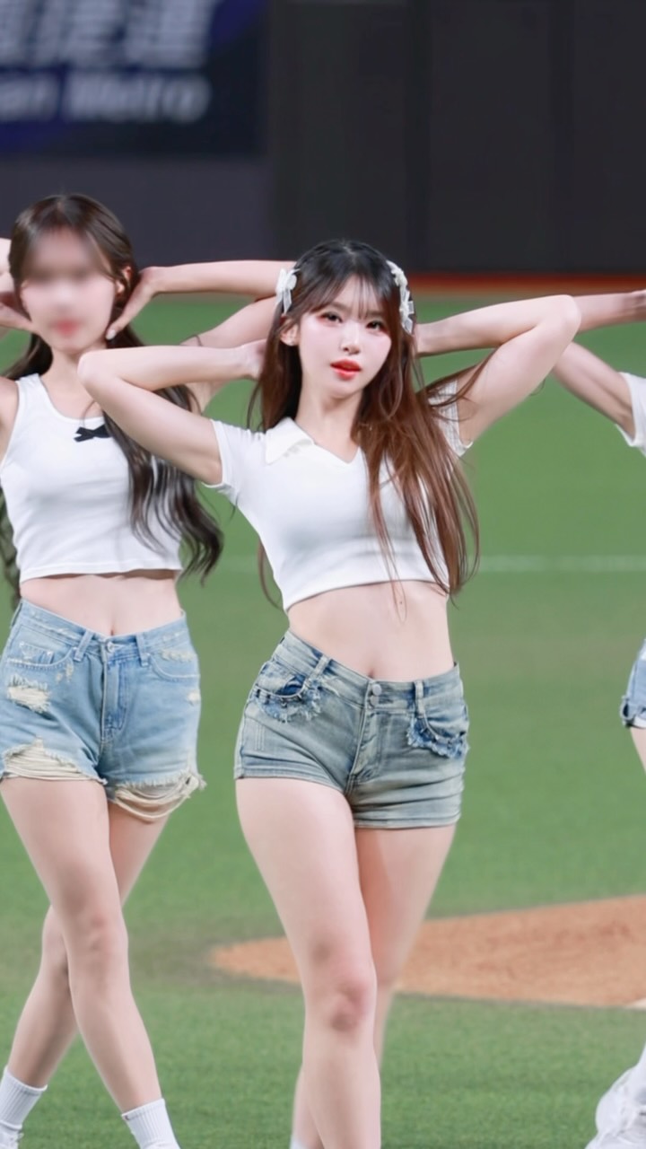 How to fall in love 가르쳐 줄게🐰🩷
能看到TWICE娜璉的表演，我真的很幸福🫶🏻
學生時期的我的偶像🩷

.
.

#염세빈 #廉世彬 縮圖