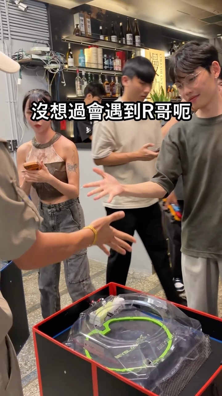 陀螺戰士之夜🔥等等…這不是R哥嗎?!🗿
#戰鬥陀螺 #beyblade #fyp #挑戰 #shorts 縮圖