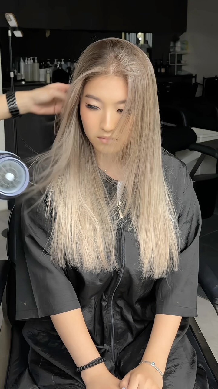 🇹🇼單人處理高難度髮況流程（3分鐘視頻）
#balayage 
#calor 
#taiwan 
#髮色 
#台北 縮圖