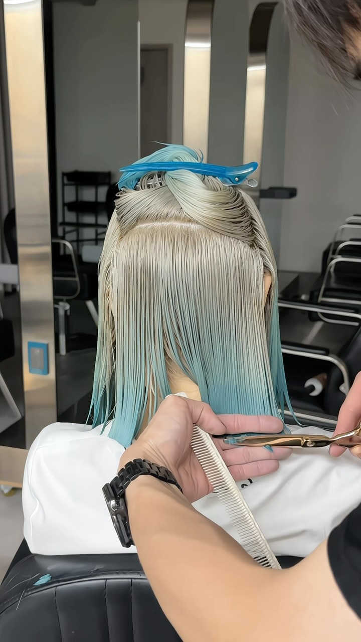 Personalized hair dyeing💛🤍🩵
#calor 
#taiwan 
#染髮 
#taipei 縮圖