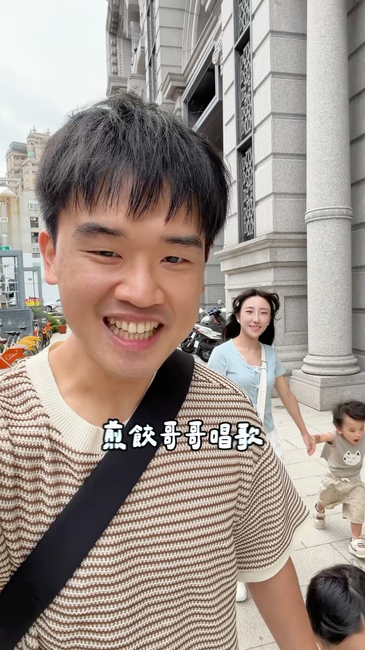 從桃園跑到高雄,只為了跟煎餃哥哥唱歌👍
#煎餃 #銀櫃 #唱歌 縮圖