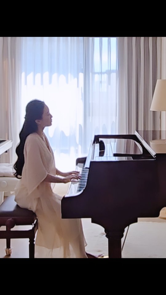 The sunlight stayed, The music followed. ☀️
#piano
#pianocover
#slowliving
#quietmoments
#goldenhour 縮圖
