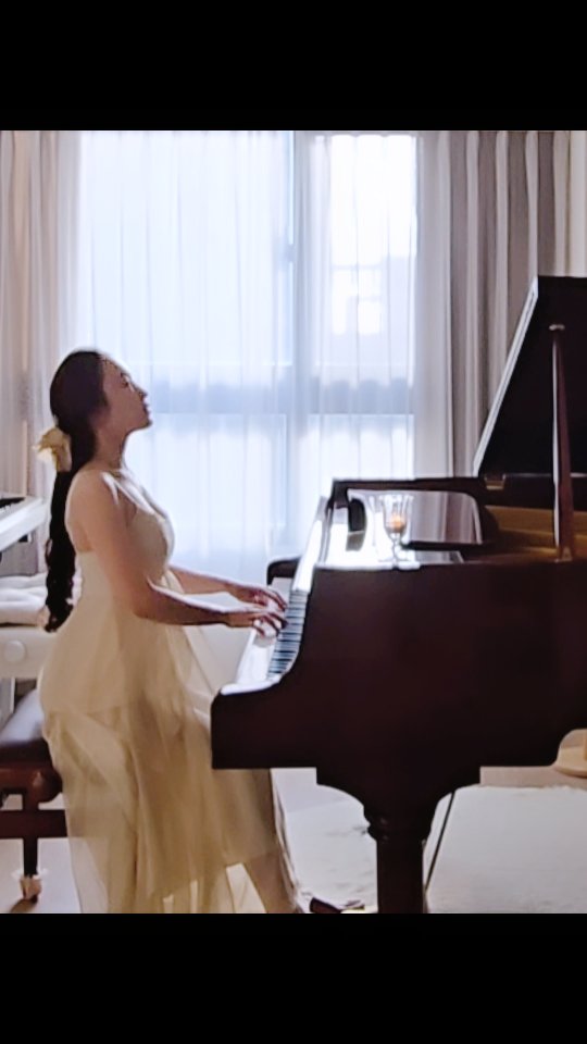 A quiet afternoon, softly remembered. ☀️🐺🎹
#Piano
#Music
#SlowLiving
#LittleMoments
#HomeVibes 縮圖