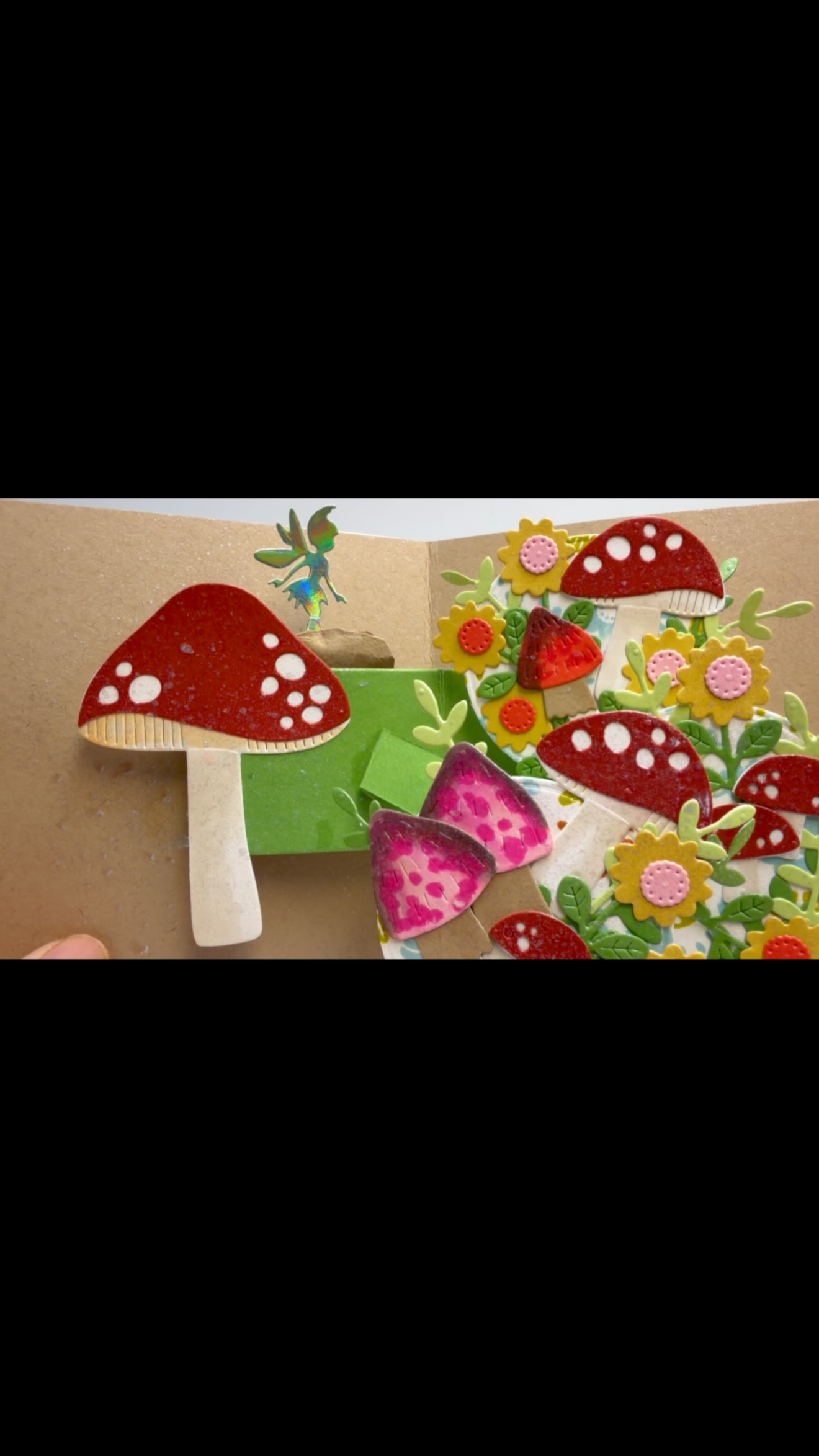 #fairy and #toadstools
#popupcard #cottagecore #papercraft 縮圖