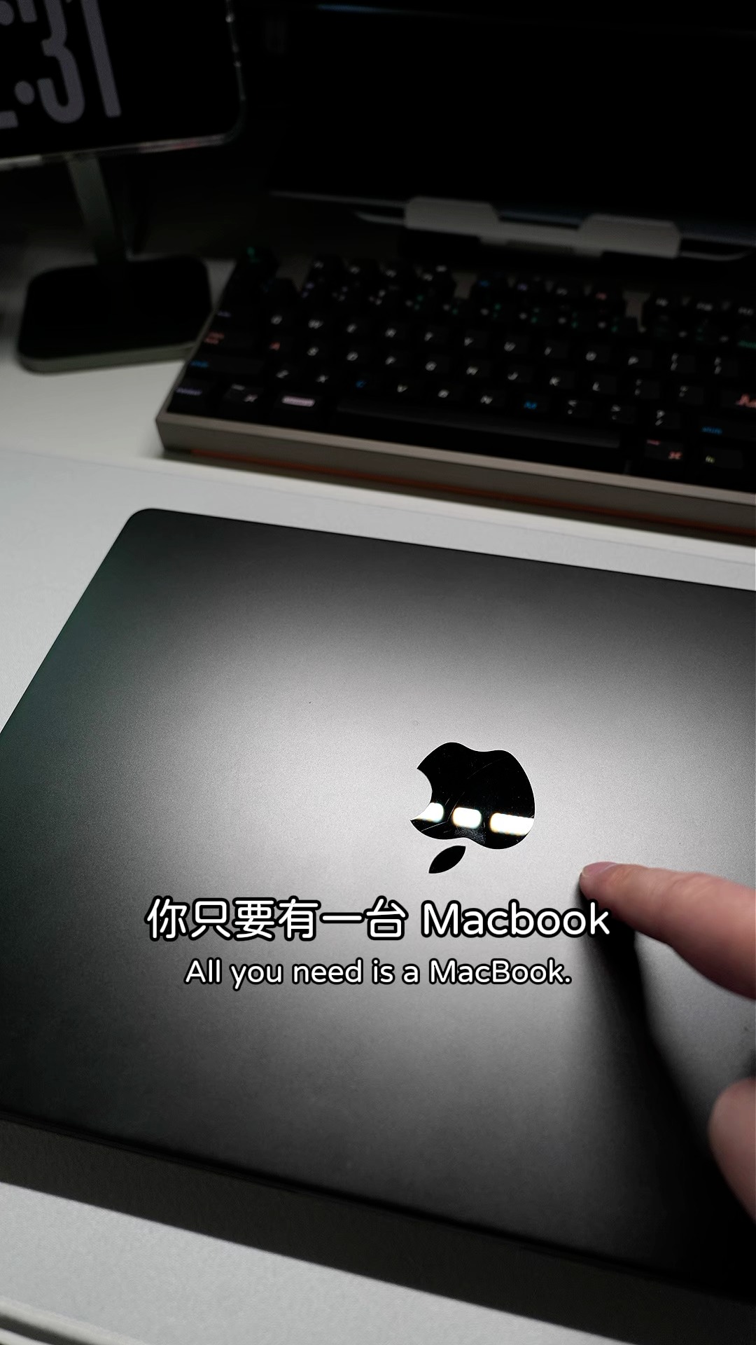 這 App 真的有夠鬧。
裝好 SlapMac 之後,直接往 MacBook 拍下去,它真的會有反應,而且你打越大力,反應也越大。
本來以為就只是做來玩的,結果現在連插拔 USB、開關螢幕都能觸發音效,甚至還塞了一個防盜模式進去。
Mac 鎖定後只要有人亂動,警報就會直接響,還能順便把對方拍下來。
到底為什麼一個「打 MacBook 會叫」的 App,最後會長成這樣啦。
@tonnozfpv
#slapmac #MacBook #macOS #科技 #App 縮圖