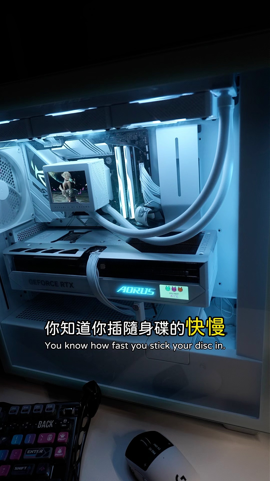 USB 3.0 居然不能插太溫柔?
這次直接實測給大家看:同一支 USB 3.x 隨身碟、同一個 USB-C Dock、同一個 USB-A 3.x 連接埠,正常插入時可以跑在 SuperSpeed,但如果刻意非常慢地插,真的有機會只被辨識成 USB 2.0 High-Speed。
原因不是 Windows Bug,而是 USB 3.x Type-A 為了向下相容 USB 2.0,本身就有兩組不同位置的接點。慢慢插的時候,USB 2.0 接點可能先完成連線,高速的 SuperSpeed 接點還沒完全接觸,最後就有機會只以 USB 2.0 速度運作。
而且就算你的 Dock 是用 USB-C 接電腦,只要隨身碟插進去的那一端是 USB 3.x Type-A,這個現象還是可能發生。
要注意的是,這主要是在講 USB 3.x Type-A,USB-C 的接點與連線偵測方式不同,不能直接套用。
所以哪天 USB 3.0 裝置速度突然怪怪的,除了線材、Dock、裝置本身之外,也許還可以先拔掉重新「果斷一點」插一次。
#USB #USB3 #Windows #電腦冷知識 #科技冷知識 #電腦技巧 縮圖
