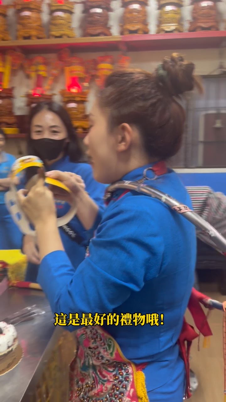 兄弟,你對我真好Ep.2
這是最好的禮物呦!
#哈囉小璇 #蓮花太子 #螺潭勝安宮 縮圖