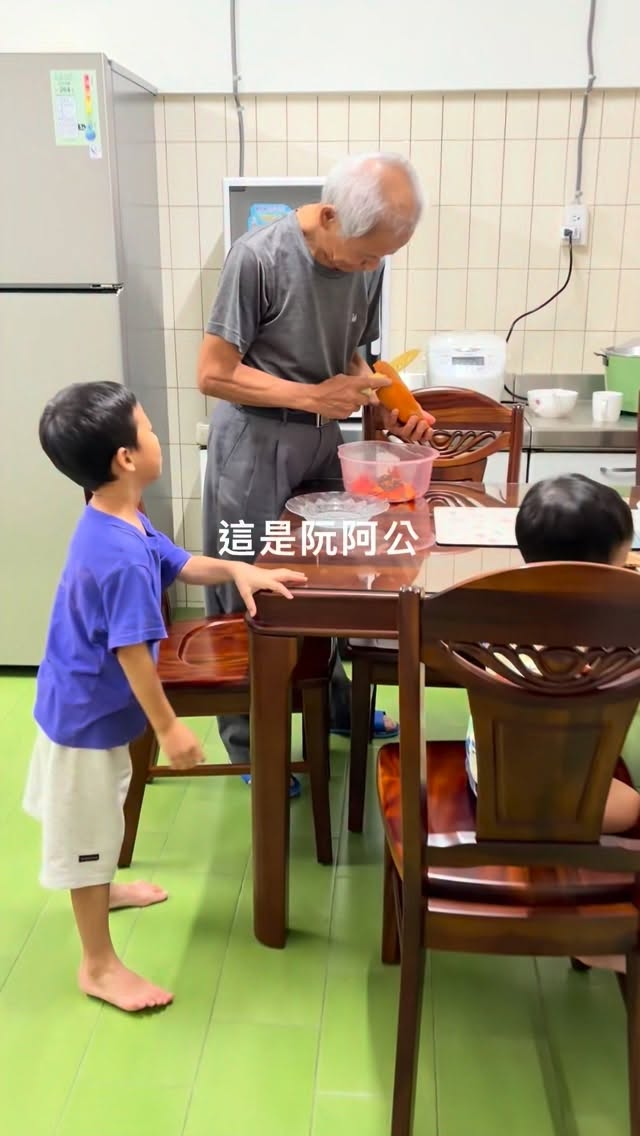 我們下個月要去公視錄影
錄了個自我介紹影片
結果被兒子的旁白可愛到❤️ 縮圖