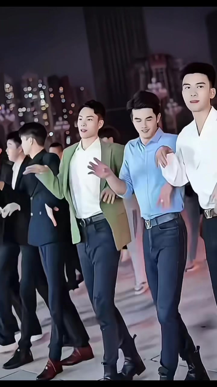 夢想舞團航少團隊#小浪小賢九尾廣場舞# 縮圖