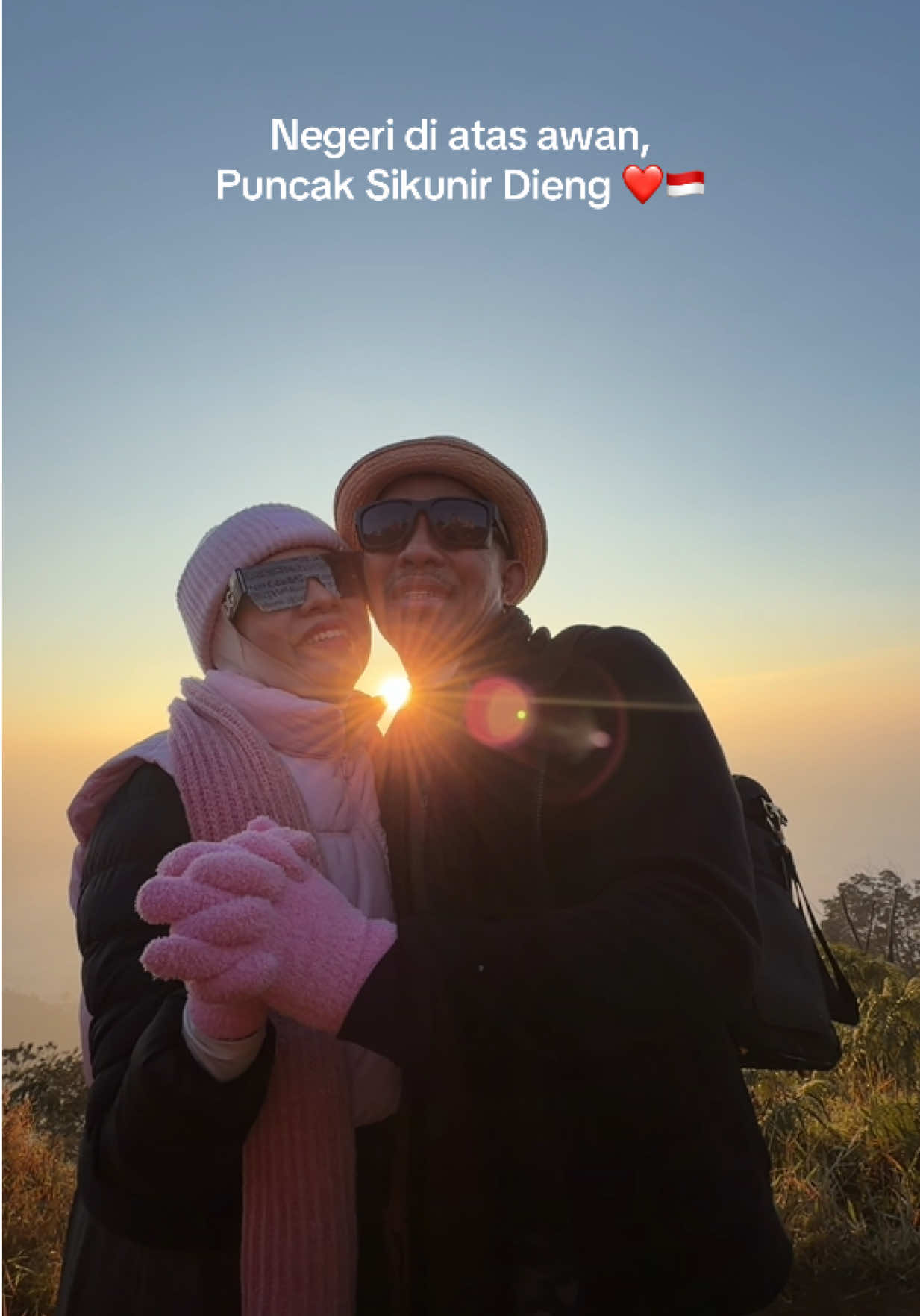 11 kids with you, we travel till the end of the world❤️🤲🏻, climb the land above  the coulds😍 the highest village in java #puncaksikunir #dieng #wonosobo @HalilintarLenggogeni 縮圖