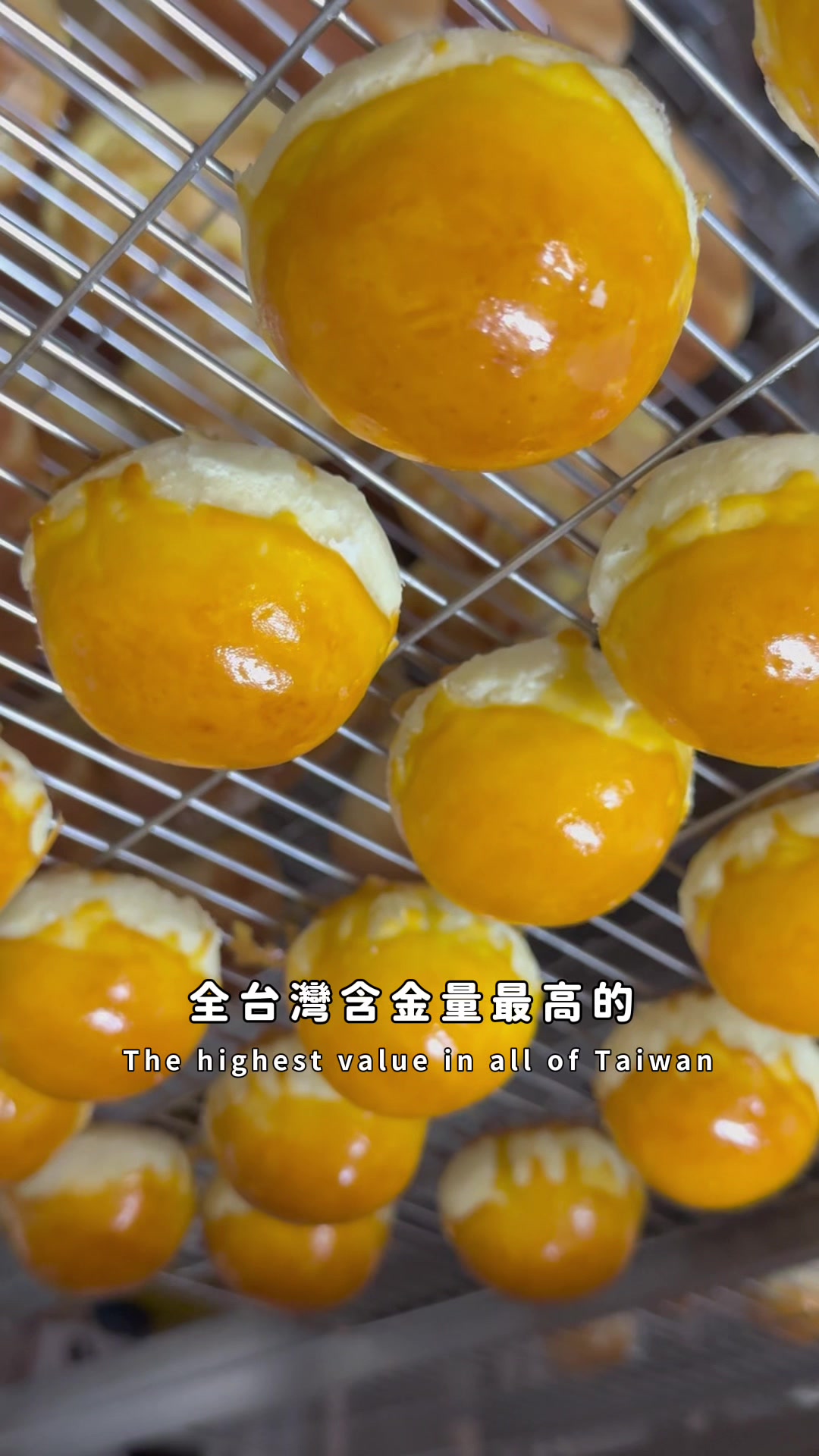 布袋漁港隱藏版🥖超好吃鹽之花 世界好吃「鹽之花#40」←要吃最好先預訂 義竹桑椹乳酪$80超濃~奶香十足口感也很強 蛋黃酥$100烏金酥$200(必需預訂才吃的到) 村上桃貴烘焙 @kuo09180201  電話:0908262228 LINE: budai0908262228 時間:15:00-21:00(二、五、六公休) 嘉義縣布袋鎮岑海里海運街154號 縮圖
