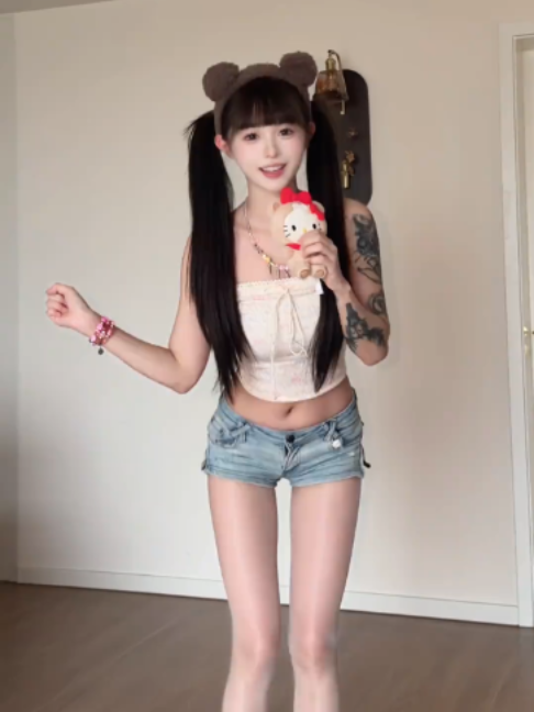 依旧双马尾 Still double ponytails #foryoupagе #doudou #fyp #doudn #tiktok #dou57dou #douuod57 #foryou #for #or #dance #tiktokshop #snowwhite #doudo #李兜兜 #甜妹 #廚娘 #川渝女生 #日常vlog #上熱門 #熱門推薦 #跳舞 縮圖