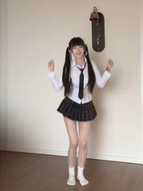 好曲不挑摇 A good tune suits any dance #foryoupagе #doudou #fyp #doudn #tiktok #dou57dou #douuod57 #foryou #for #or #dance #tiktokshop #snowwhite #doudo #李兜兜 #甜妹 #廚娘 #川渝女生 #日常vlog #上熱門 #熱門推薦 #跳舞 縮圖