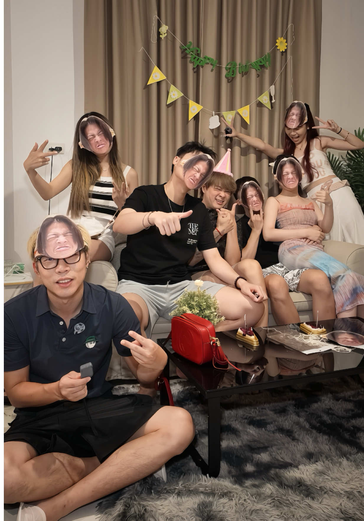 看完後 你們別生氣🥹 我從相簿裡挖到泰國之旅 沒有內容但又超好笑的片段😆 縮圖