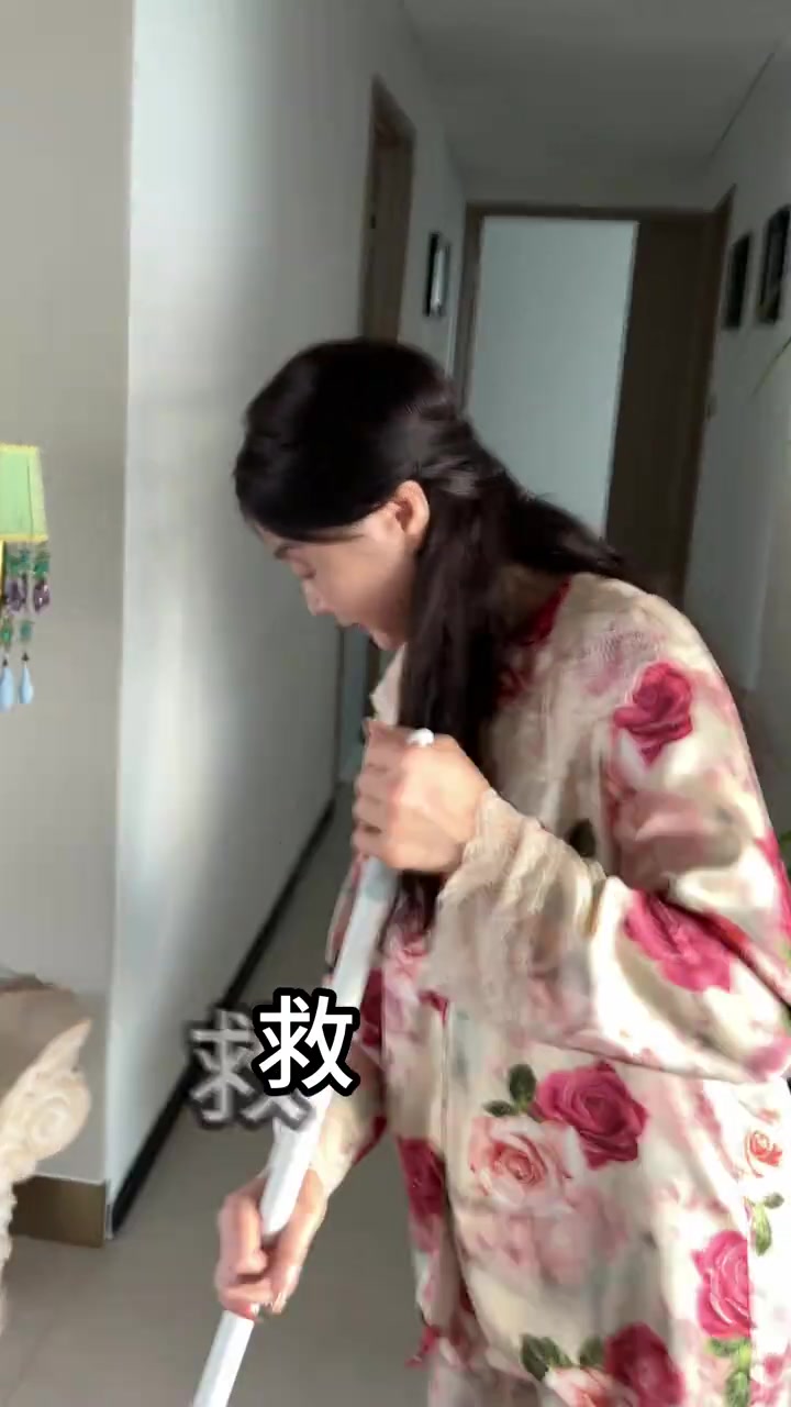 萬物皆可練形體之用掃把跟不良體態說拜拜 #瓊娘娘 #瓊姐的形體日記 #形體 #vlog 縮圖
