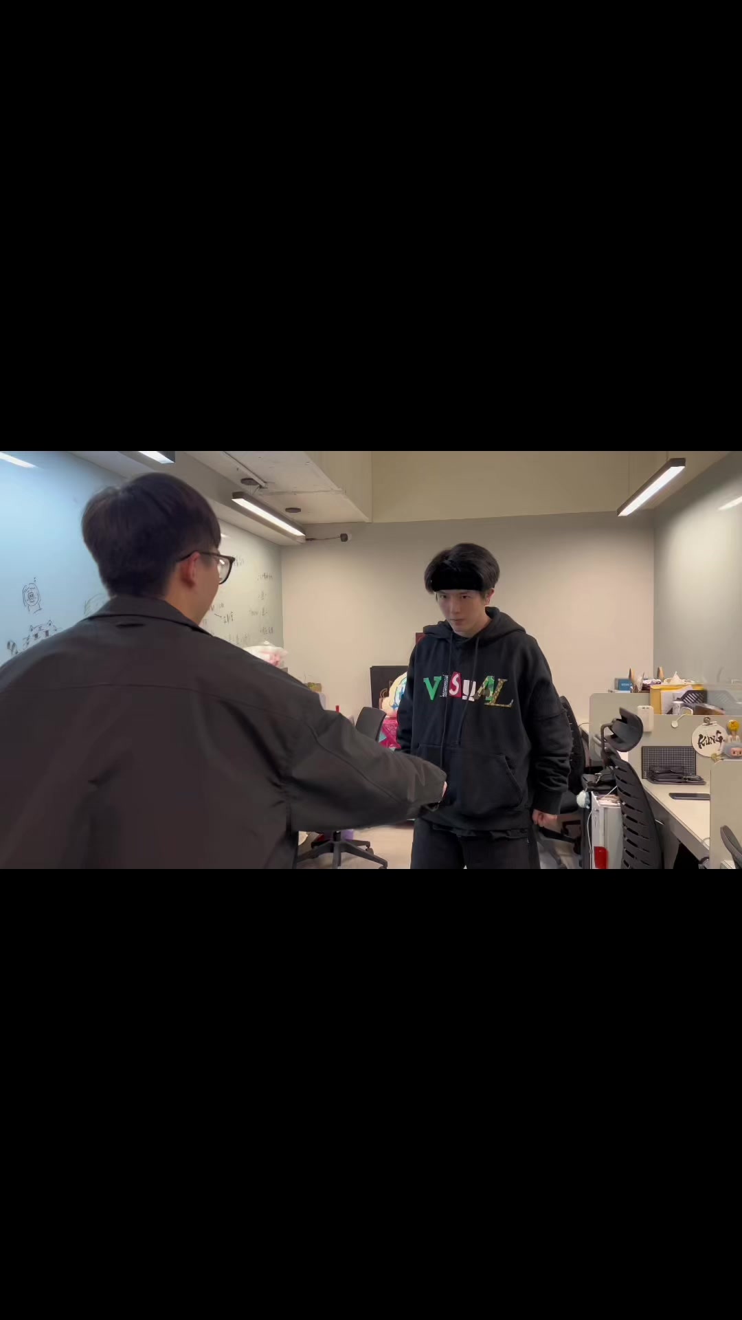 Watch this👆🏻👈🏻 👉🏻  TikTok Live Fest 25  Catwalk 公會黃金賽道第三名 拿下 縮圖