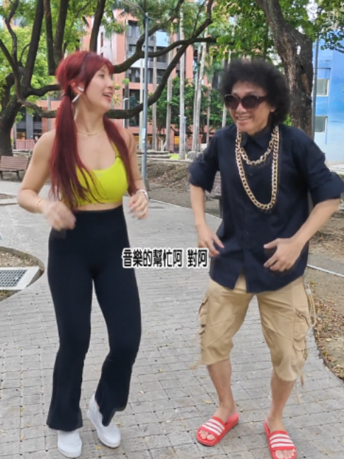 你怎麼可以跑這麼快???... #黃導爆爆 #搞笑 #反轉 #後勁很強 #搞笑視頻 #留言告訴我 #funny #搞笑影片#黃導爆爆 縮圖